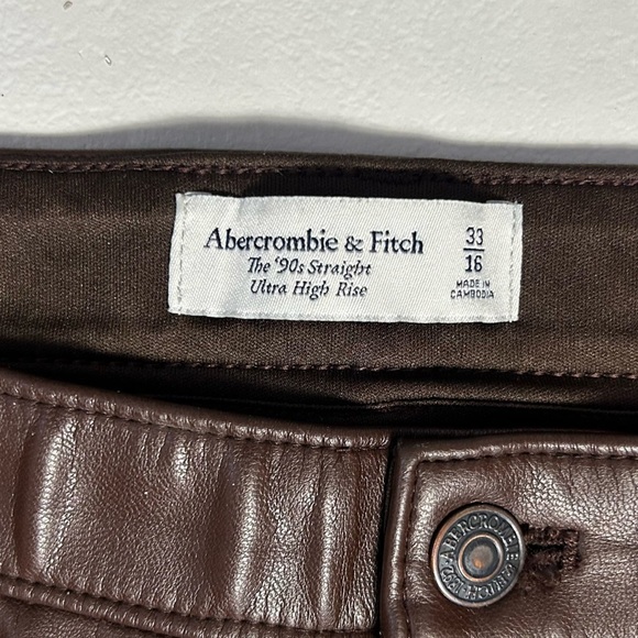 Abercrombie & Fitch 90’s Straight Ultra High Rise Brown Vegan Leather Pants - Picture 6 of 7